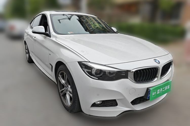 Used BMW 3 Series GT 2020 320i M Sport Package Front Right 45 Deg