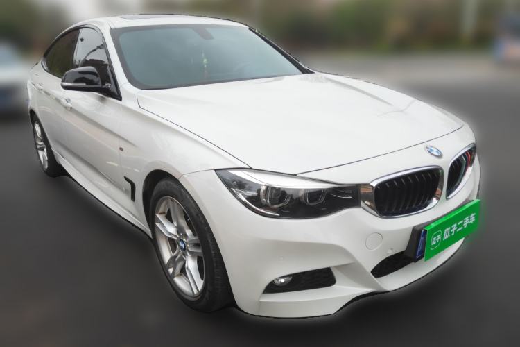 Used BMW 3 Series GT 2020 320i M Sport Package Front Right 45 Deg