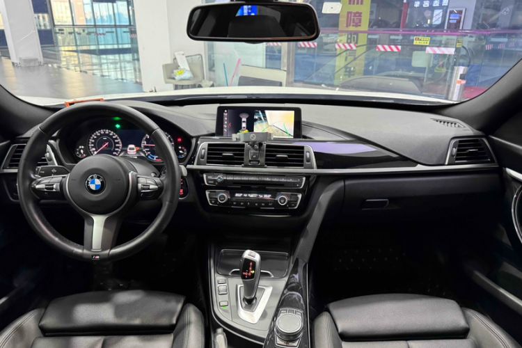 Used BMW 3 Series GT 2020 320i M Sport Package Interior 10