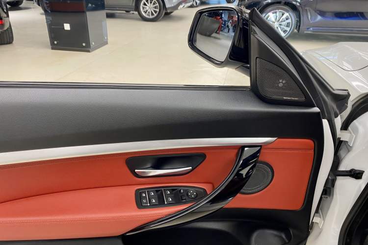 Used BMW 3 Series GT 2020 320i M Sport Night Edition Interior 10