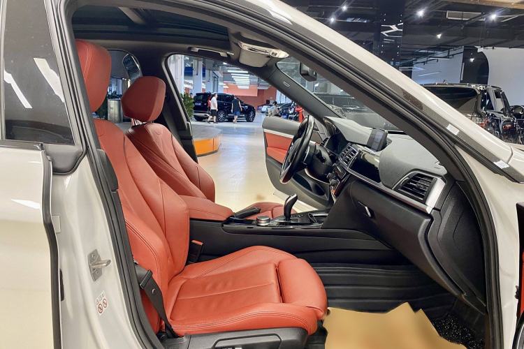 Used BMW 3 Series GT 2020 320i M Sport Night Edition Interior 11