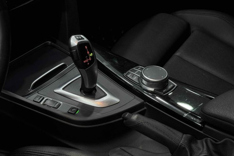Used BMW 3 Series GT 2020 320i M Sport Package Interior 12