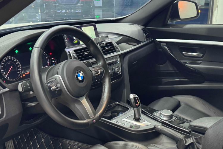 Used BMW 3 Series GT 2020 320i M Sport Package Interior 3