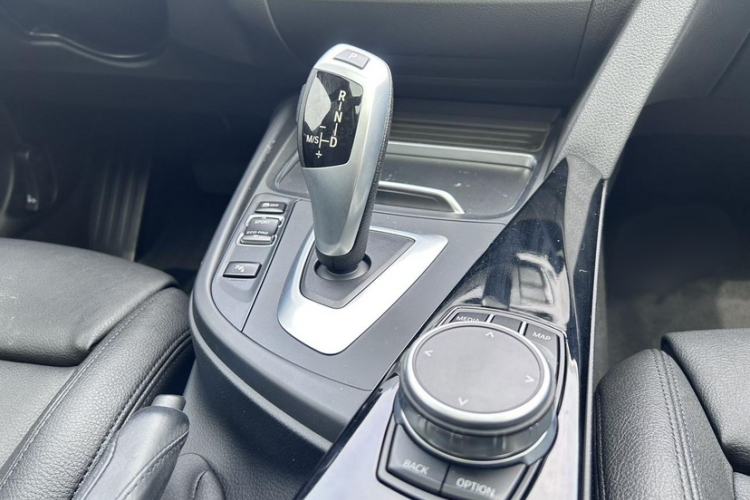 Used BMW 3 Series GT 2020 320i M Sport Package Interior 4