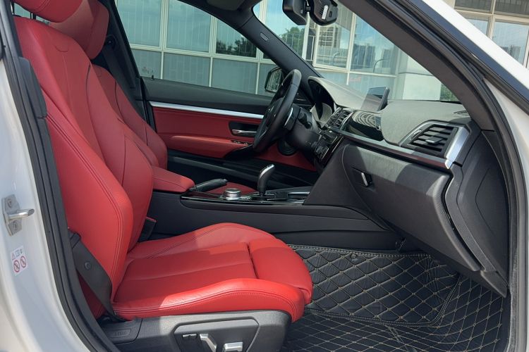 Used BMW 3 Series GT 2020 320i M Sport Night Edition Interior 4