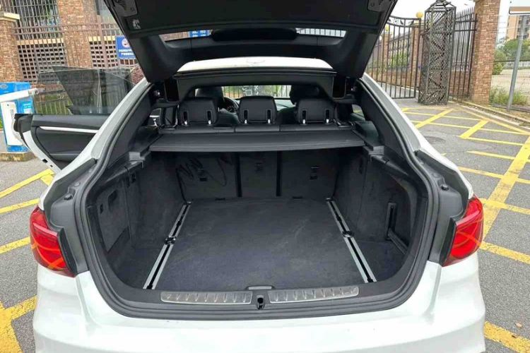 Used BMW 3 Series GT 2020 320i M Sport Package Interior 4