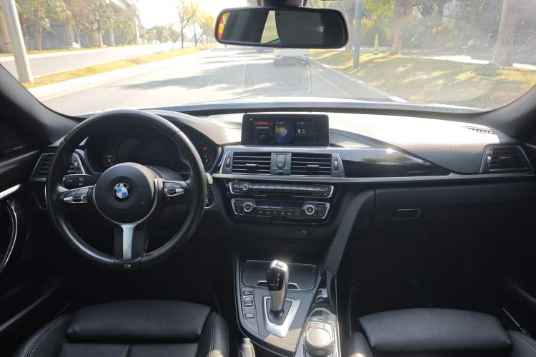 Used BMW 3 Series GT 2020 320i M Sport Package Interior 4