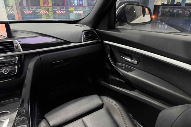 Used BMW 3 Series GT 2020 320i M Sport Package Interior 6
