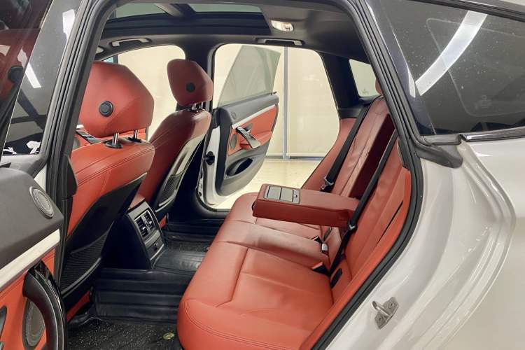 Used BMW 3 Series GT 2020 320i M Sport Night Edition Interior 8