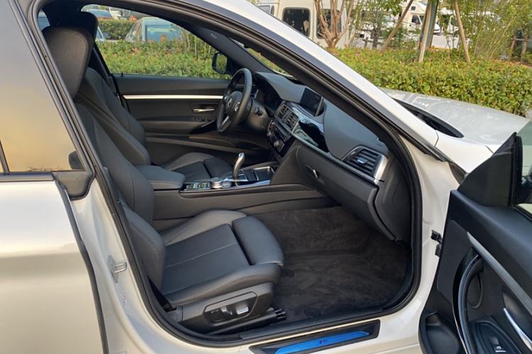 Used BMW 3 Series GT 2020 320i M Sport Package Interior 9