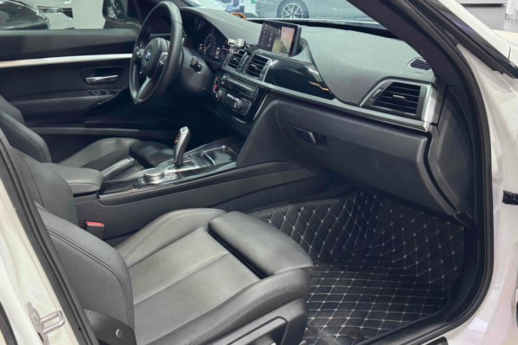 Used BMW 3 Series GT 2020 320i M Sport Package Interior 9