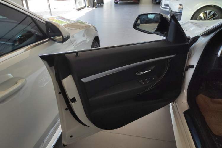 Used BMW 3 Series GT 2020 320i M Sport Package Left Front Door Interior