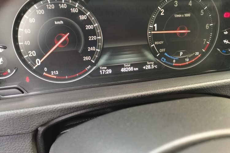 Used BMW 3 Series GT 2020 320i M Sport Package Odometer Close Up