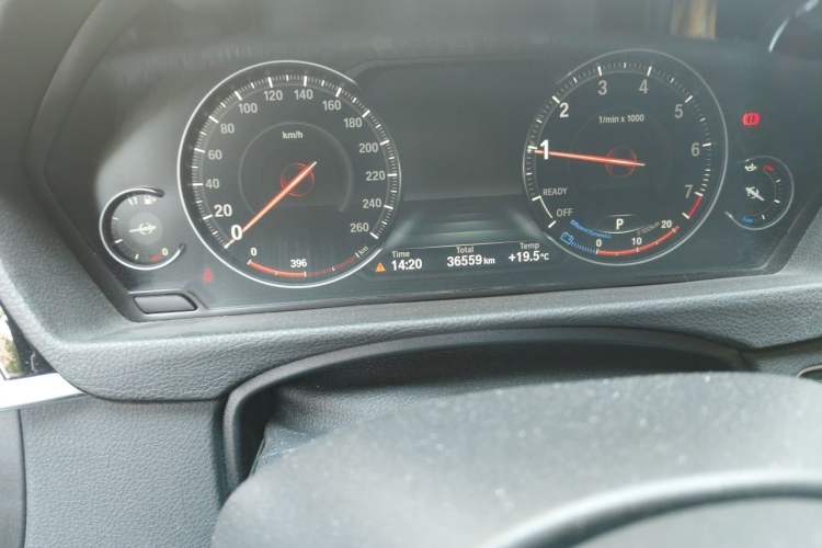 Used BMW 3 Series GT 2020 320i M Sport Package Odometer Close Up