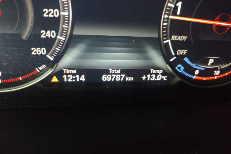 Used BMW 3 Series GT 2020 320i M Sport Package Odometer Close Up