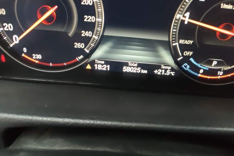 Used BMW 3 Series GT 2020 320i M Sport Package Odometer Close Up