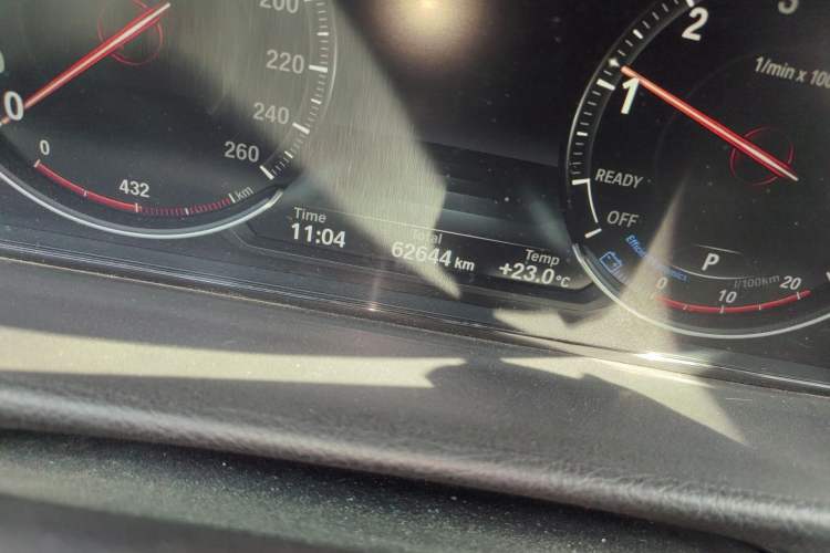Used BMW 3 Series GT 2020 320i M Sport Package Odometer Close Up