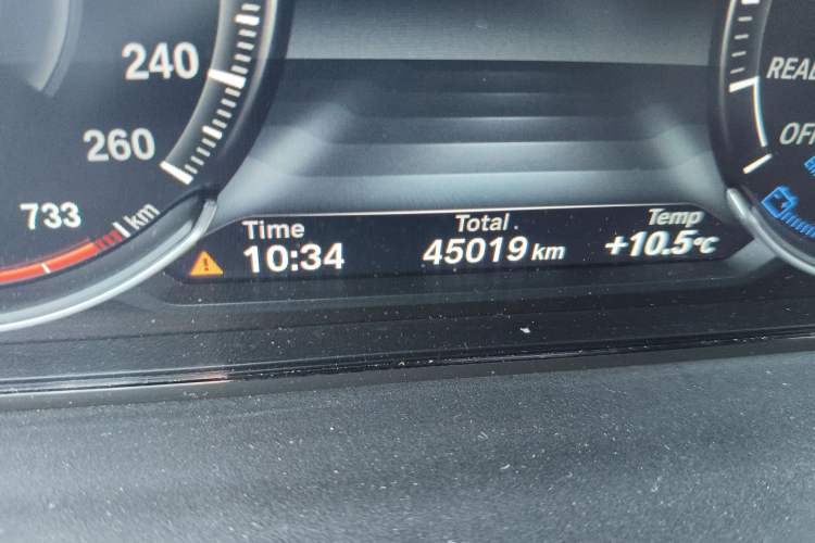 Used BMW 3 Series GT 2020 320i M Sport Package Odometer Close Up