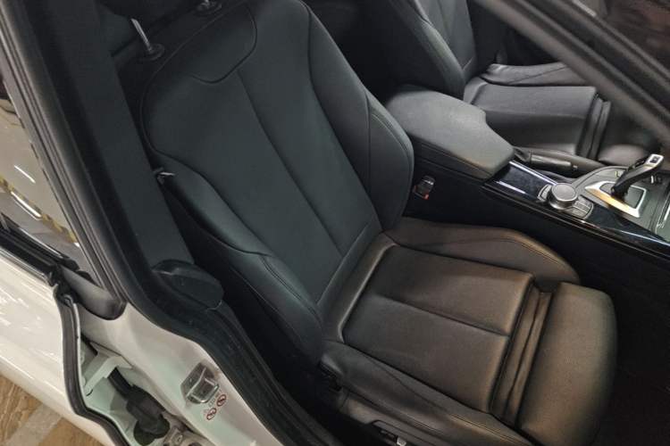 Used BMW 3 Series GT 2020 320i M Sport Package Right Front Seat