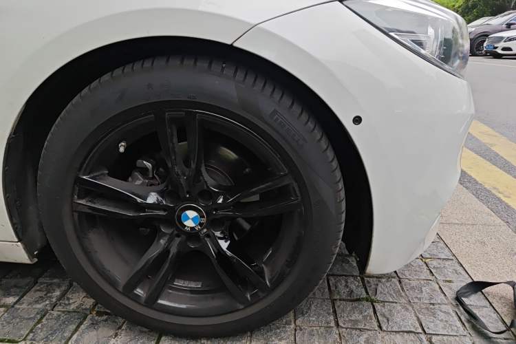 Used BMW 3 Series GT 2020 320i M Sport Night Edition Right Front Wheel Hub