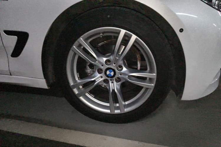 Used BMW 3 Series GT 2020 320i M Sport Package Right Front Wheel Hub