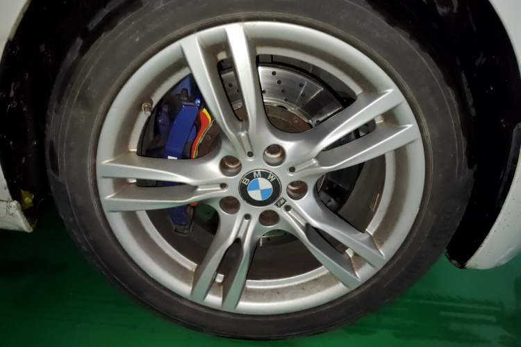 Used BMW 3 Series GT 2020 320i M Sport Package Right Front Wheel Hub