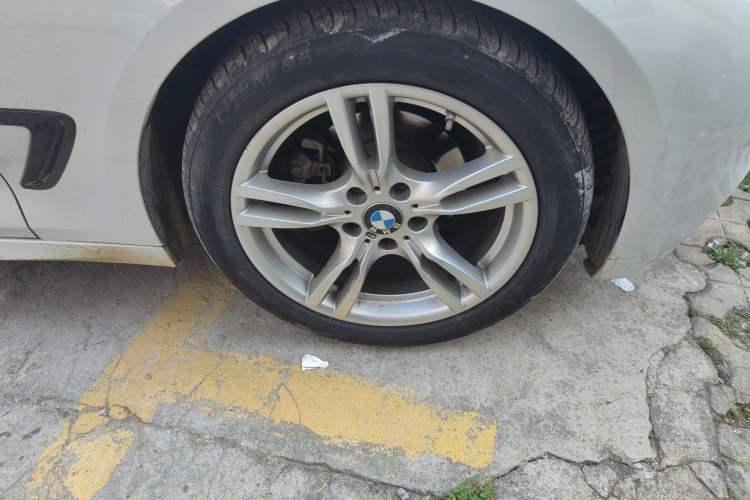 Used BMW 3 Series GT 2020 320i M Sport Package Right Front Wheel Hub