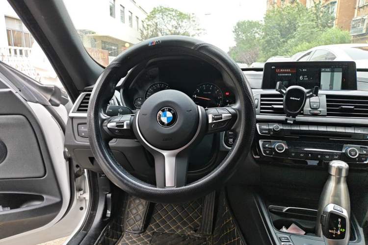 Used BMW 3 Series GT 2020 320i M Sport Package Steering Wheel