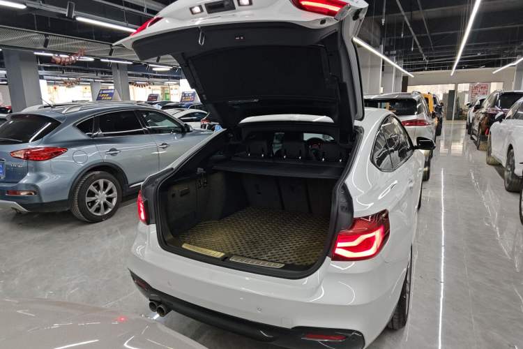 Used BMW 3 Series GT 2020 320i M Sport Package Trunk