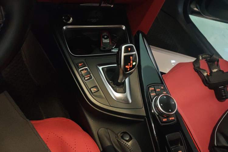 Used BMW 4 Series 2014 428i Convertible Sport Design Package Gear Lever