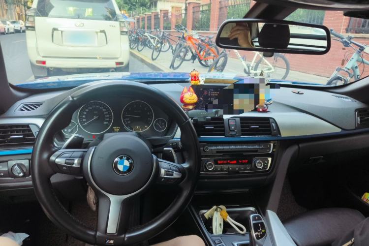 Used BMW 4 Series 2014 435i Convertible Sport Design Package Center Console