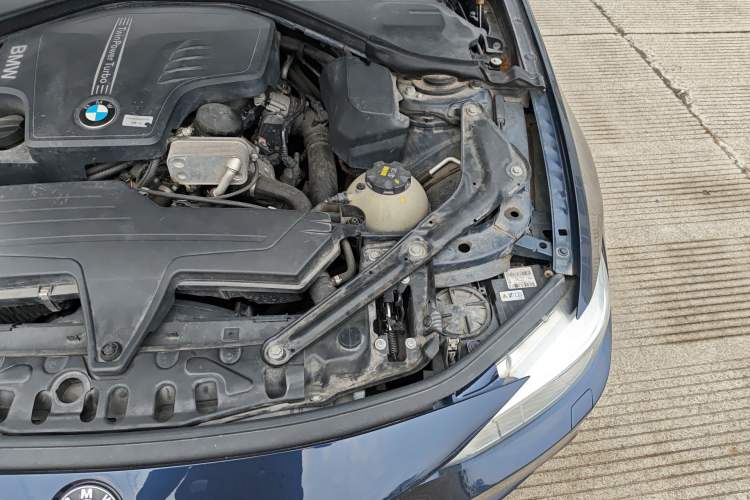 Used BMW 4 Series 2014 420i Convertible Fashion Model Engine Bay Left