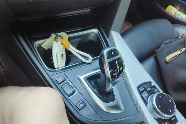 Used BMW 4 Series 2014 435i Convertible Sport Design Package Gear Lever