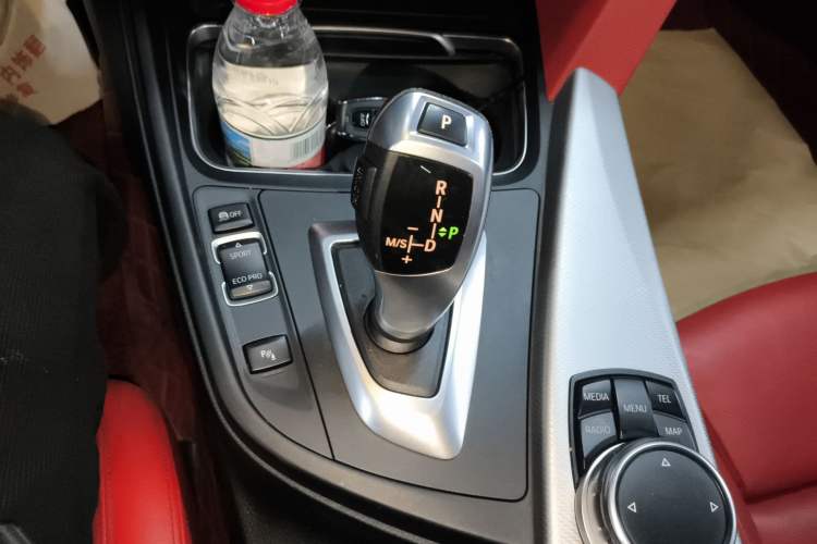 Used BMW 4 Series 2014 420i Convertible Design Line Package Gear Lever