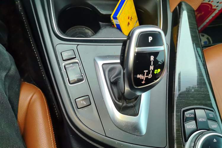 Used BMW 4 Series 2014 428i Convertible Design Package Gear Lever