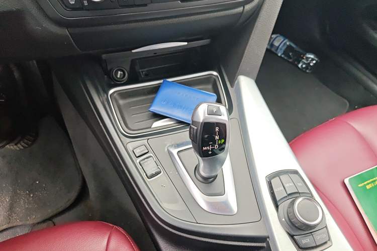 Used BMW 4 Series 2014 420i Convertible Fashion Model Gear Lever