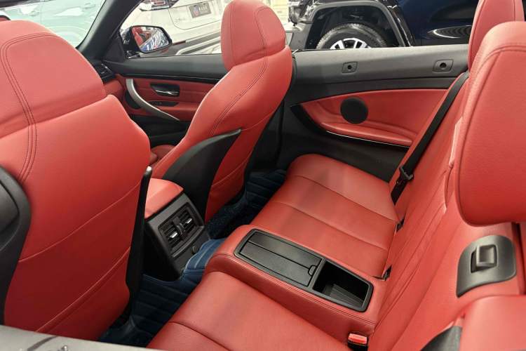 Used BMW 4 Series 2014 420i Convertible Design Line Package Interior 3