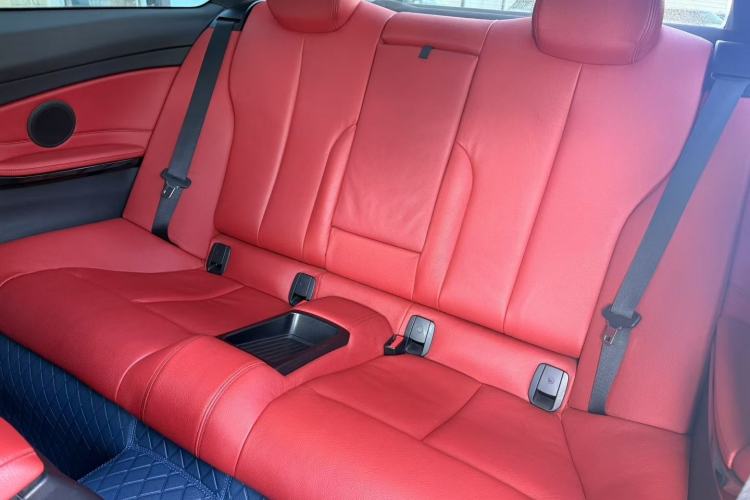 Used BMW 4 Series 2014 420i Design Package Model Interior 3