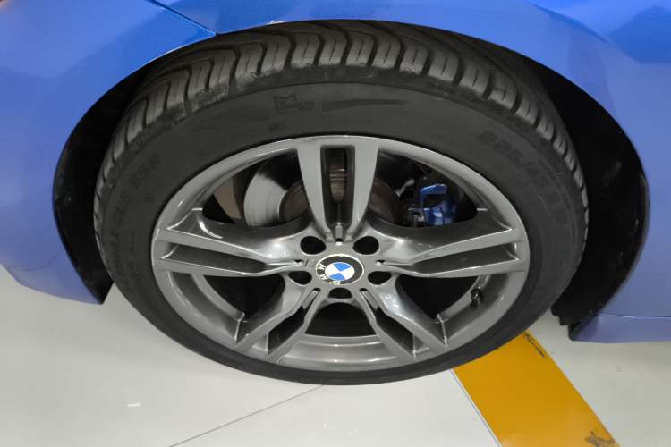 Used BMW 4 Series 2014 420i Convertible Design Line Package Left Front Wheel Hub