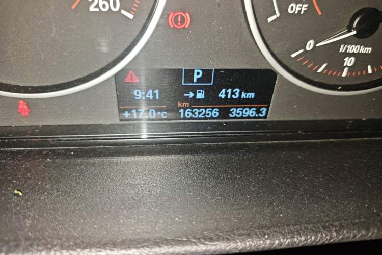 Used BMW 4 Series 2014 420i Convertible Luxury Design Package Odometer Close Up