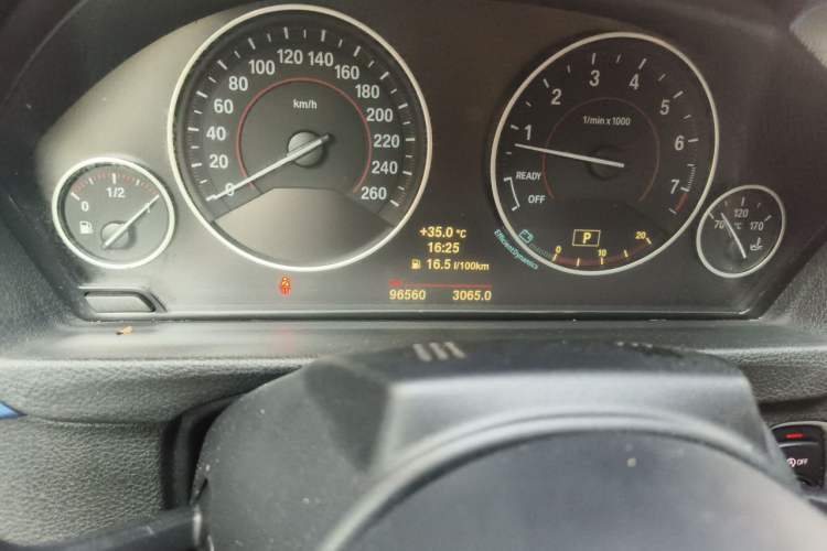 Used BMW 4 Series 2014 435i Convertible Sport Design Package Odometer Close Up