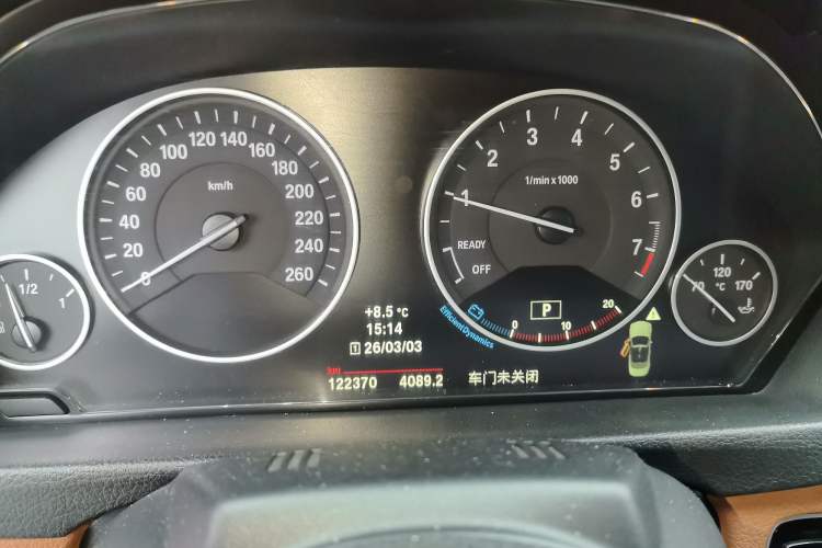Used BMW 4 Series 2014 428i Convertible Design Package Odometer Close Up