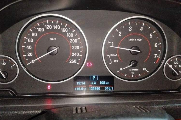 Used BMW 4 Series 2014 420i Convertible Design Line Package Odometer Close Up