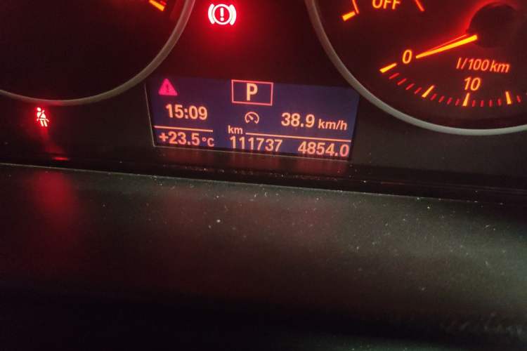 Used BMW 4 Series 2014 420i Convertible Sports Design Package Odometer Close Up