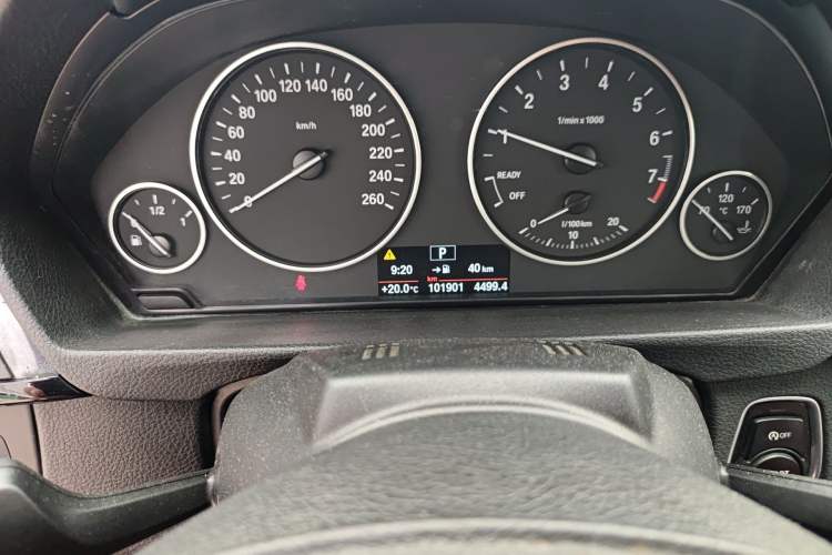 Used BMW 4 Series 2014 420i Convertible Fashion Model Odometer Close Up