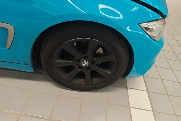 Used BMW 4 Series 2014 420i Convertible Fashion Model Right Front Wheel Hub