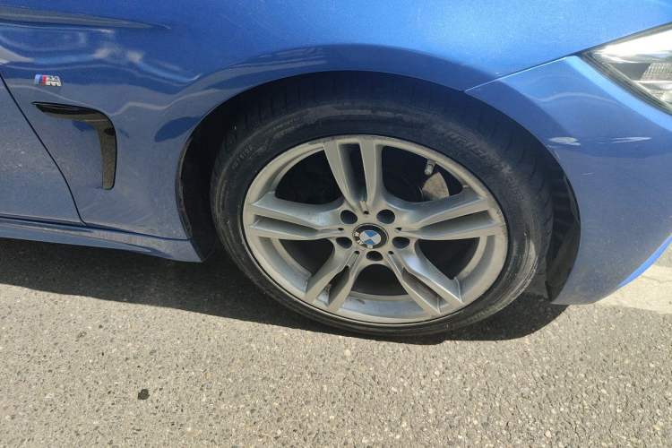 Used BMW 4 Series 2014 420i Convertible Sports Design Package Right Front Wheel Hub