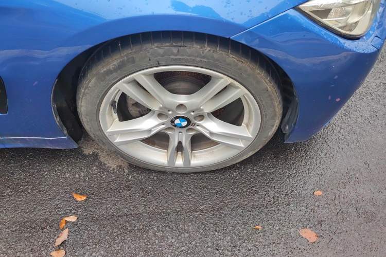 Used BMW 4 Series 2014 428i Convertible Design Package Right Front Wheel Hub