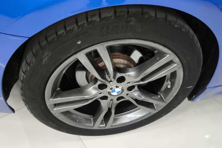 Used BMW 4 Series 2014 420i Convertible Design Line Package Right Rear Wheel Hub