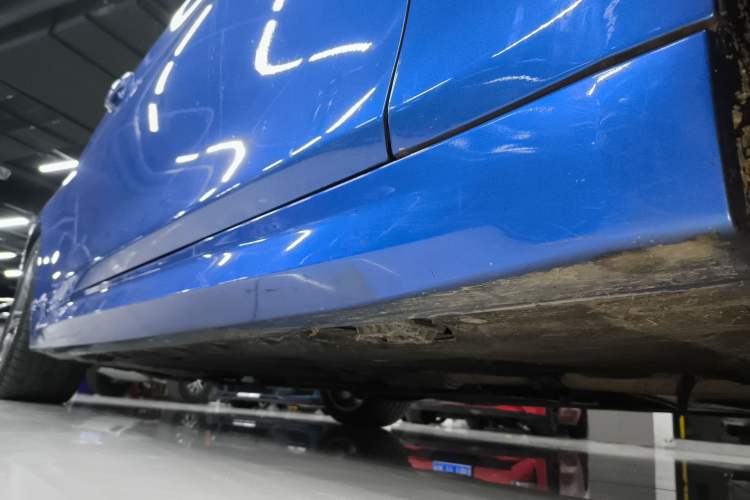Used BMW 4 Series 2014 420i Convertible Design Line Package Right Side Sill